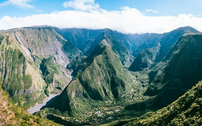 Cirque montagneux de La Réunion vu d'en haut